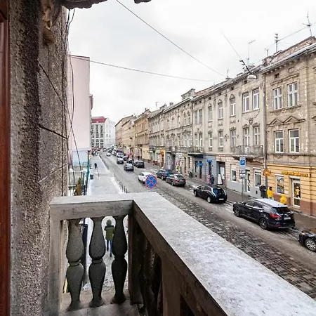 з балконом і парковкою Lviv