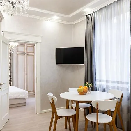 з балконом і парковкою Appartamento Leopoli