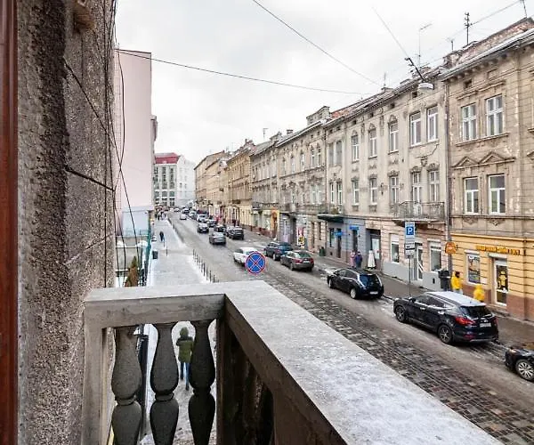 з балконом і парковкою Lviv