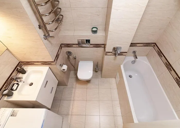 з балконом і парковкою