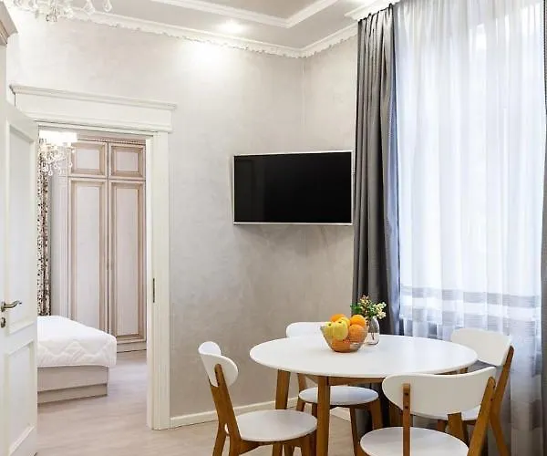 з балконом і парковкою Daire Lviv