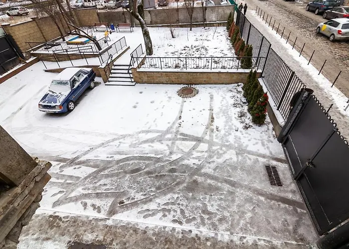 з балконом і парковкою Apartamento